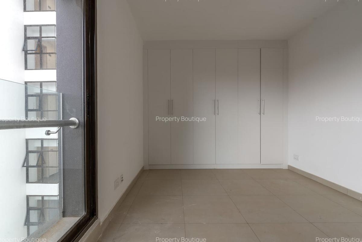 2 Bed Apartment with En Suite in Lavington - 7