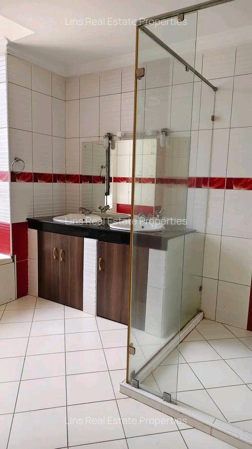 5 Bed Townhouse with En Suite in Runda - 18