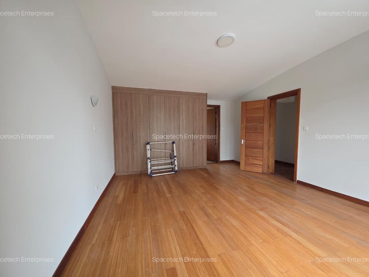5 Bed Townhouse with En Suite in Spring Valley - 7