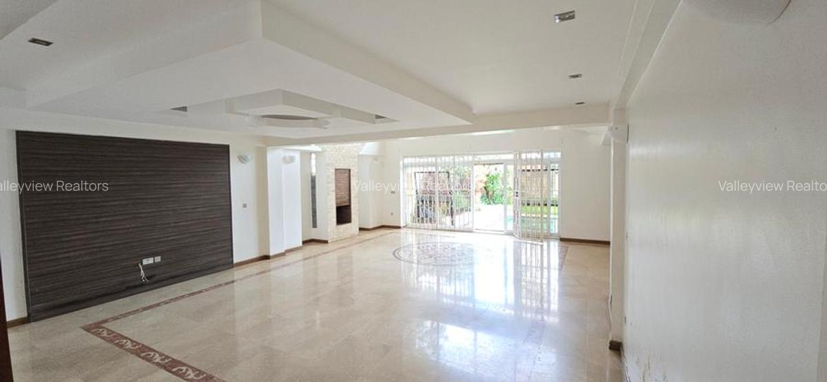 5 Bed Townhouse with En Suite at Lavington - 10