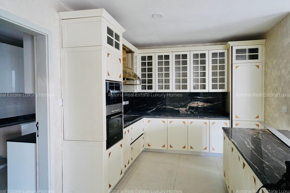 4 Bed Apartment with En Suite at 2026-510 - 14