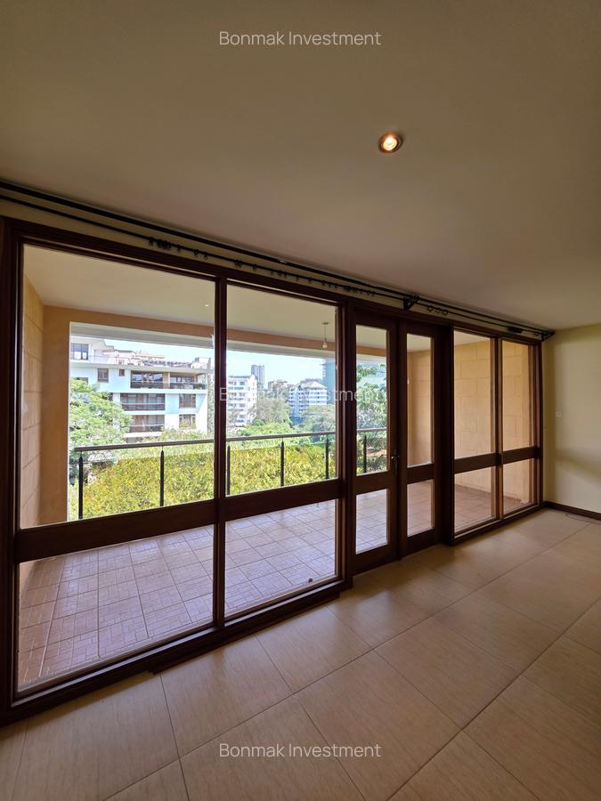 3 Bed Apartment with En Suite at Riverside Drive - 14