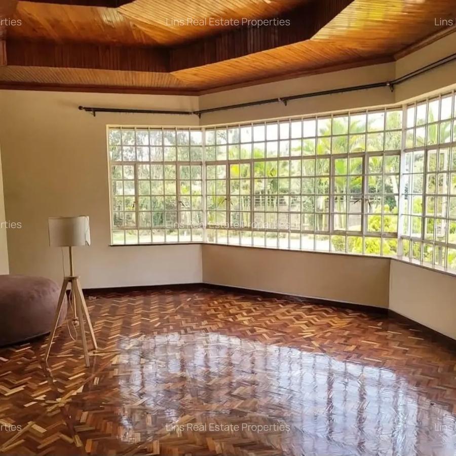 5 Bed House with En Suite in Runda - 12