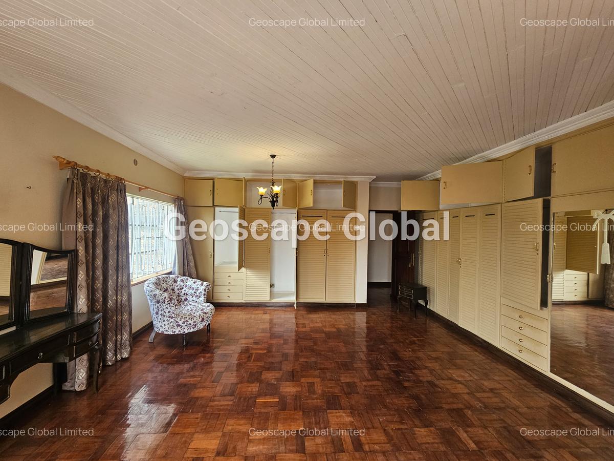 4 Bed House with En Suite in Runda - 11