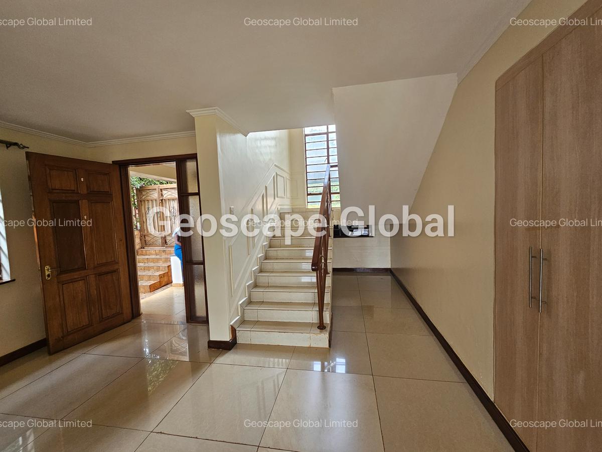 4 Bed House with En Suite in Runda - 11