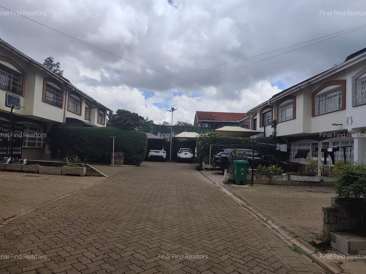 3 Bed Townhouse with En Suite in Brookside - 3