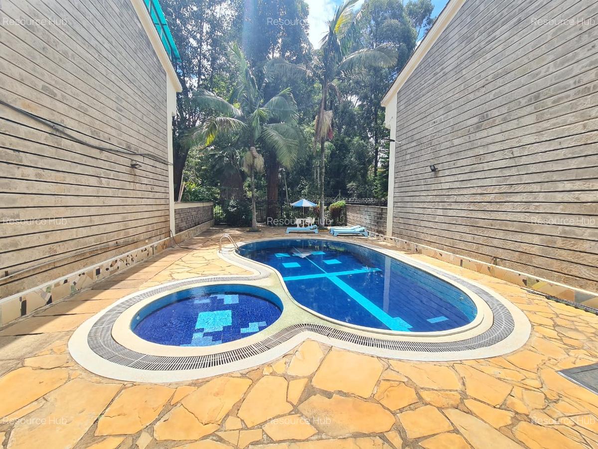 4 Bed Townhouse with En Suite at Off Brook House Drive - 2