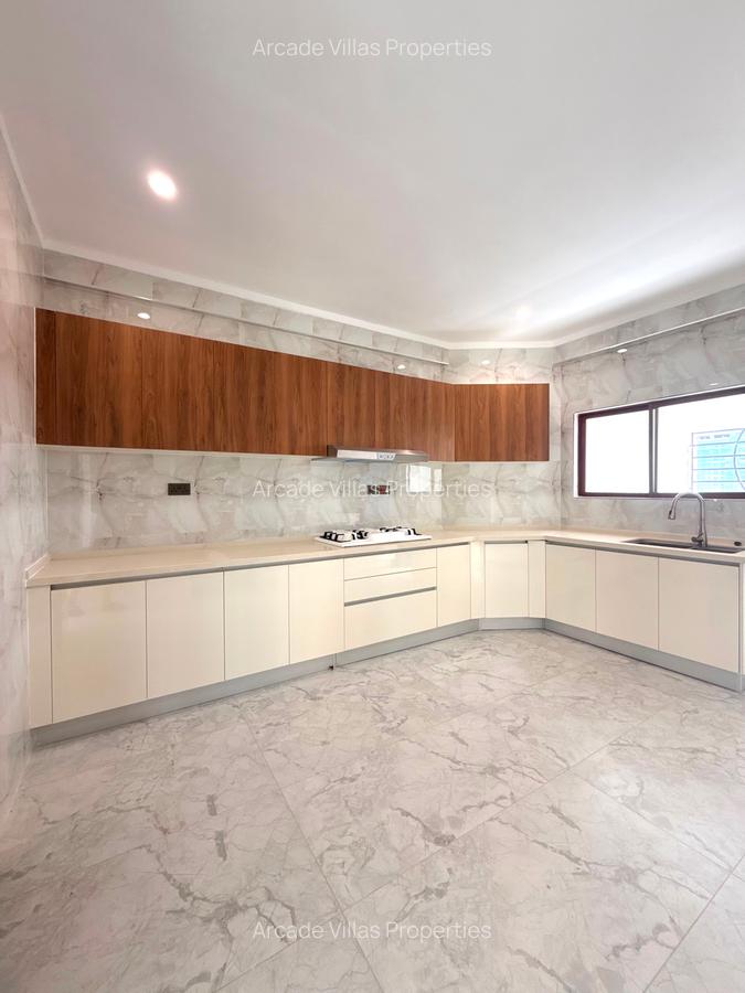 3 Bed Apartment with En Suite in Kileleshwa - 4
