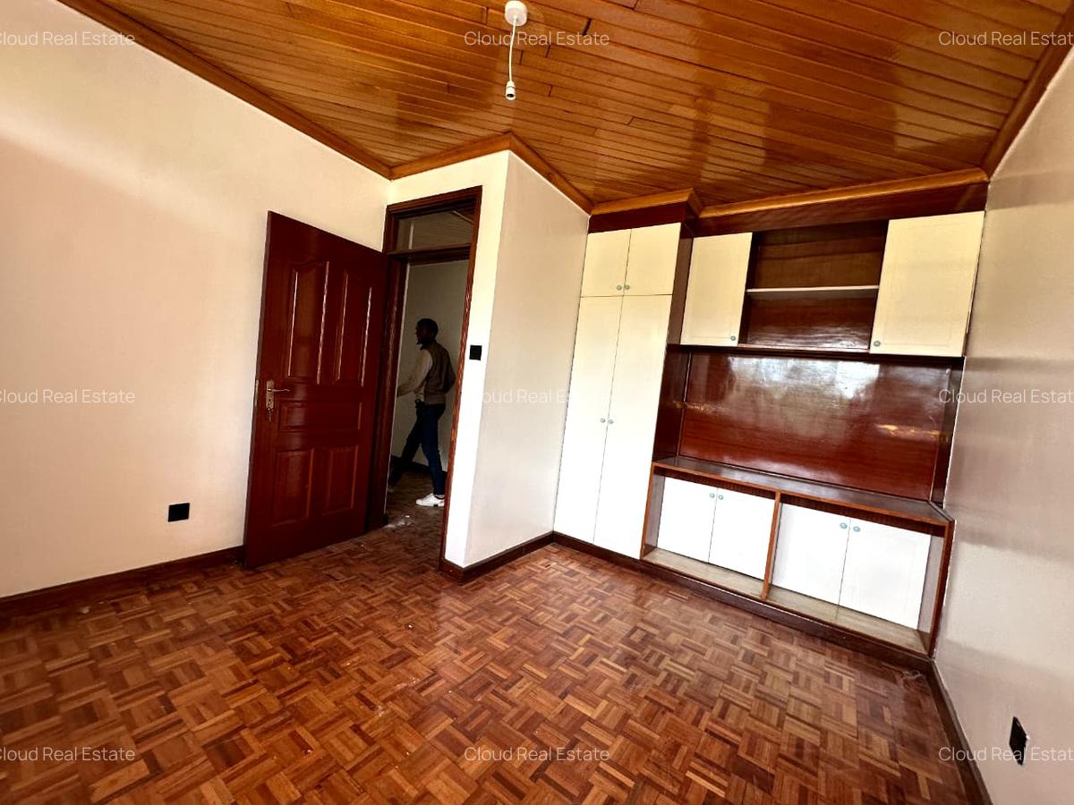 5 Bed Townhouse with En Suite in Lavington - 17