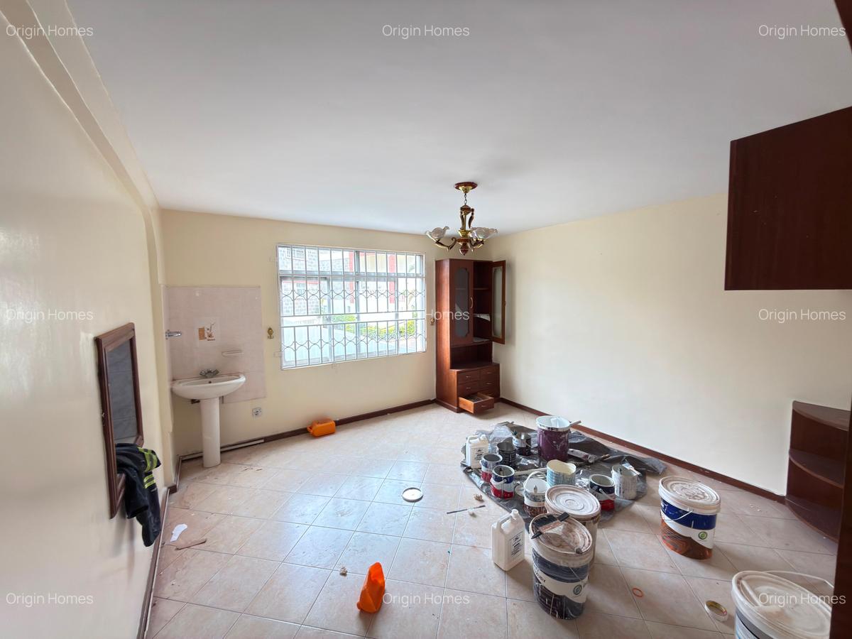 4 Bed Townhouse with En Suite at Lavington - 4