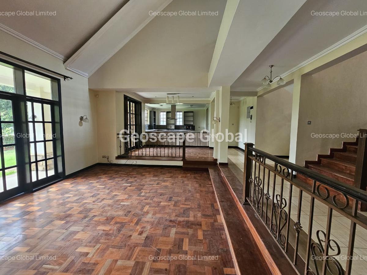 4 Bed House with En Suite in Rosslyn - 12