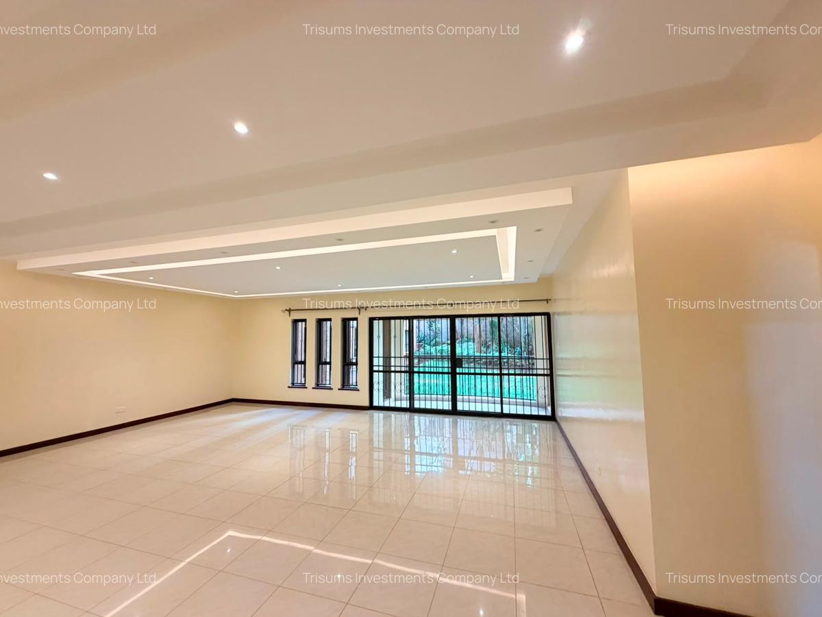 4 Bed Apartment with En Suite in Brookside - 3