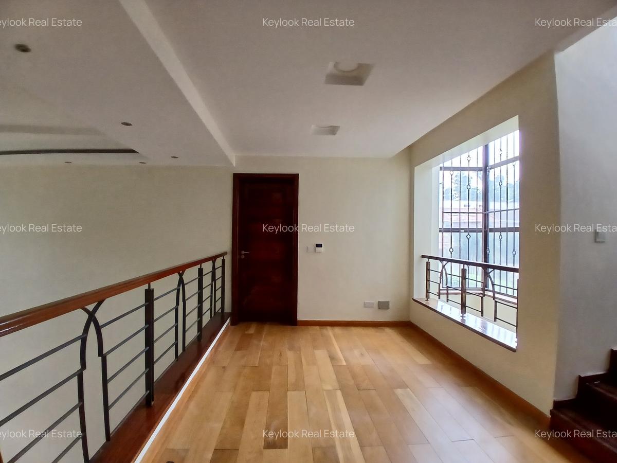 4 Bed Townhouse with En Suite at Lavington Green - 16