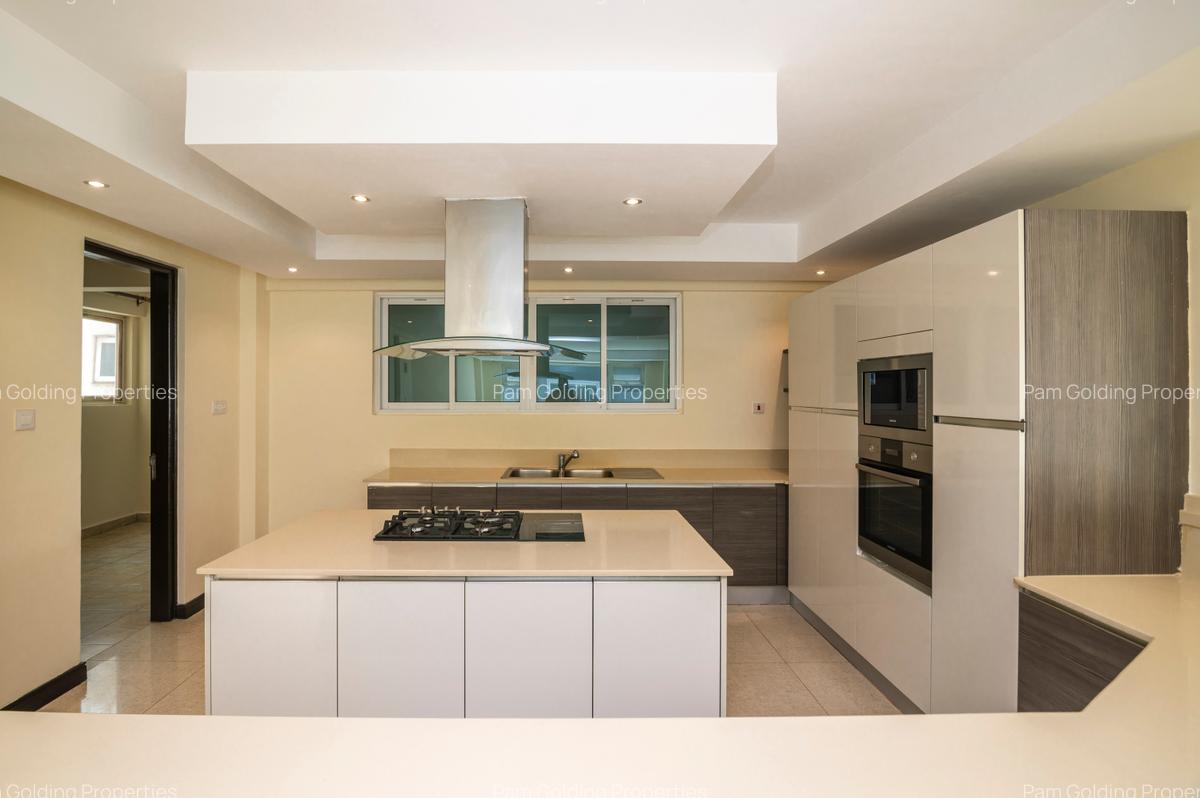 3 Bed Apartment with En Suite in Riverside - 8