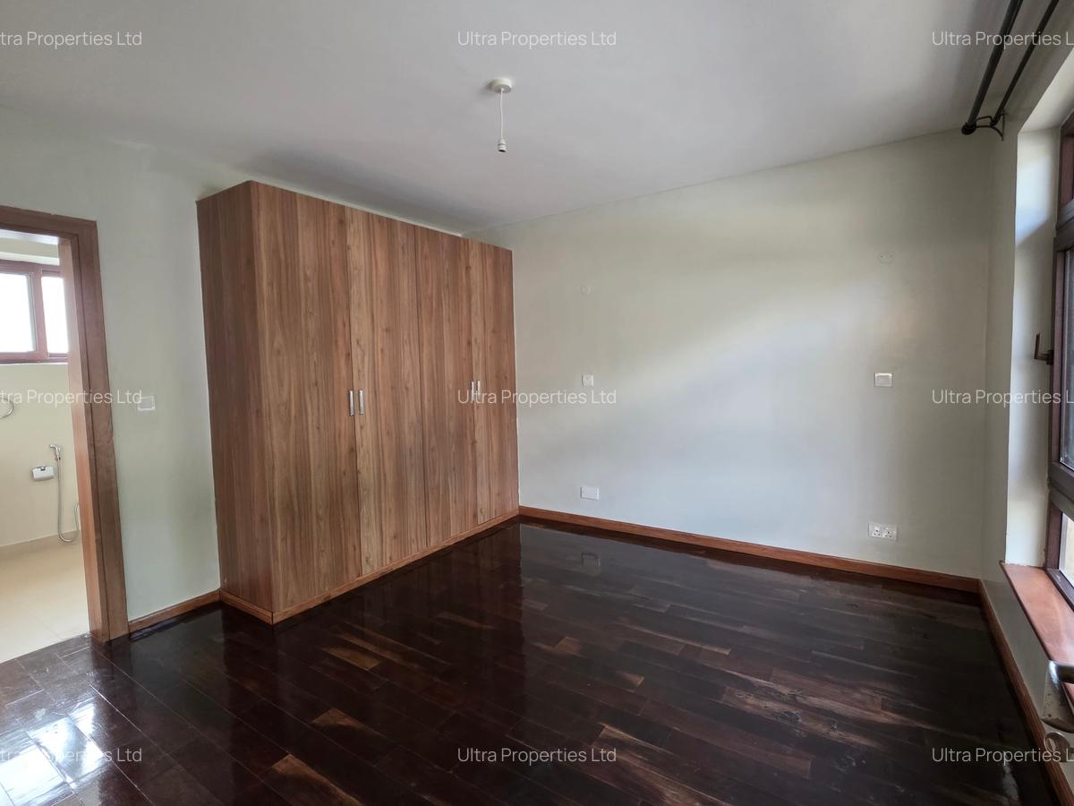 5 Bed Townhouse with En Suite in Lavington - 12