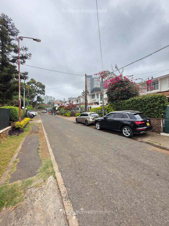 4 Bed Townhouse with En Suite at Lavington-Valley Arcade - 7