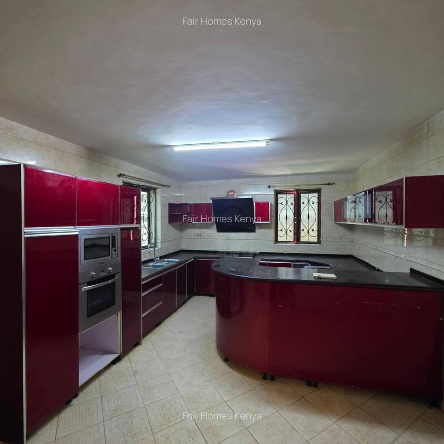 5 Bed Townhouse with En Suite at Othaya Road - 5