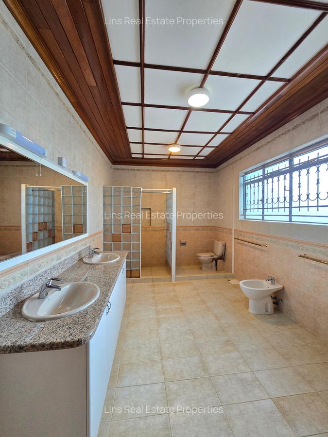 6 Bed House with En Suite in Runda - 14