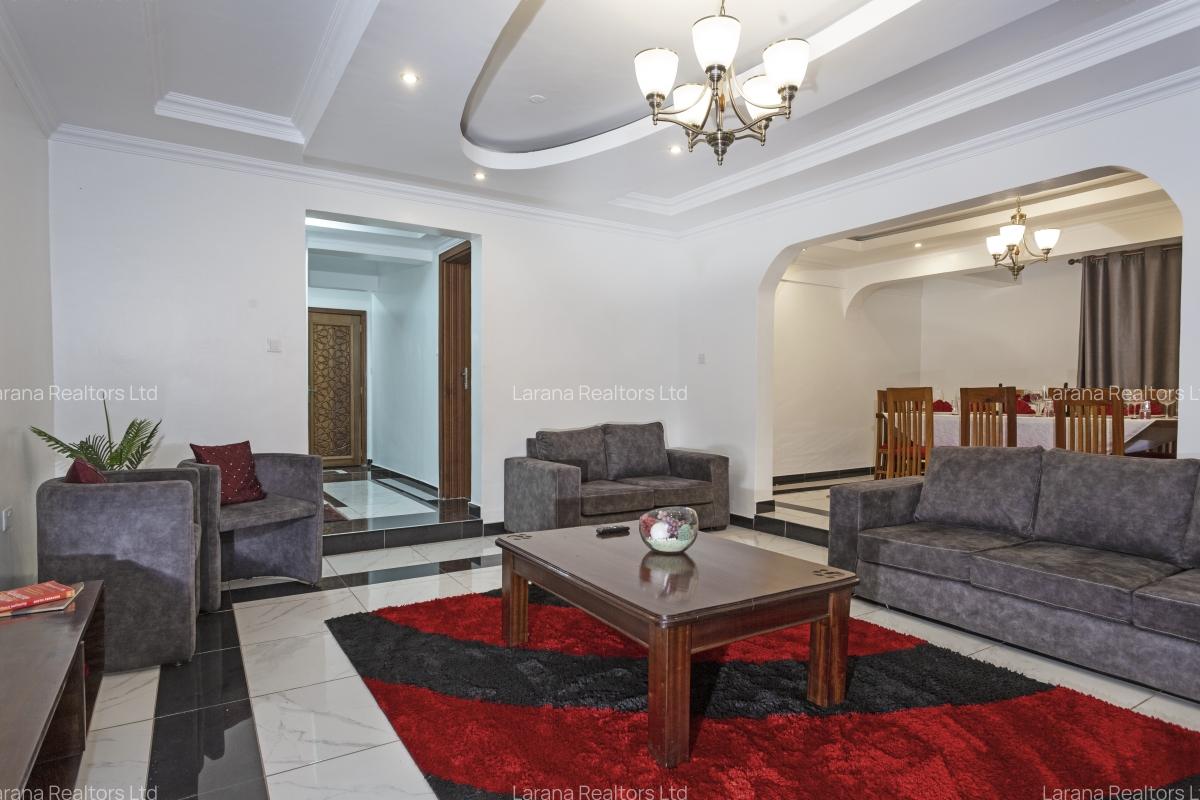 6 Bed House with En Suite at Hillcrest Dr - 2