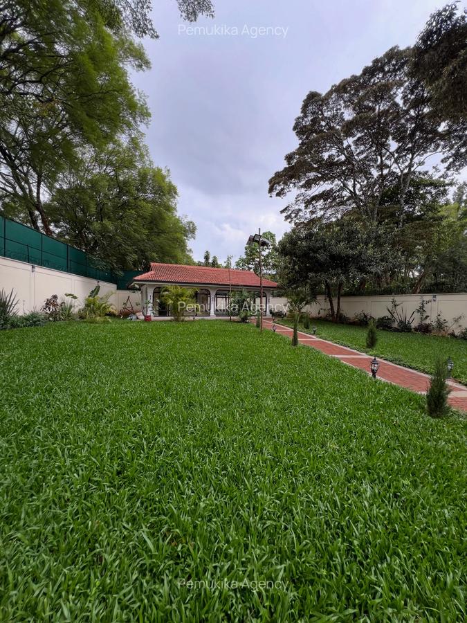 7 Bed House with En Suite in Runda - 1