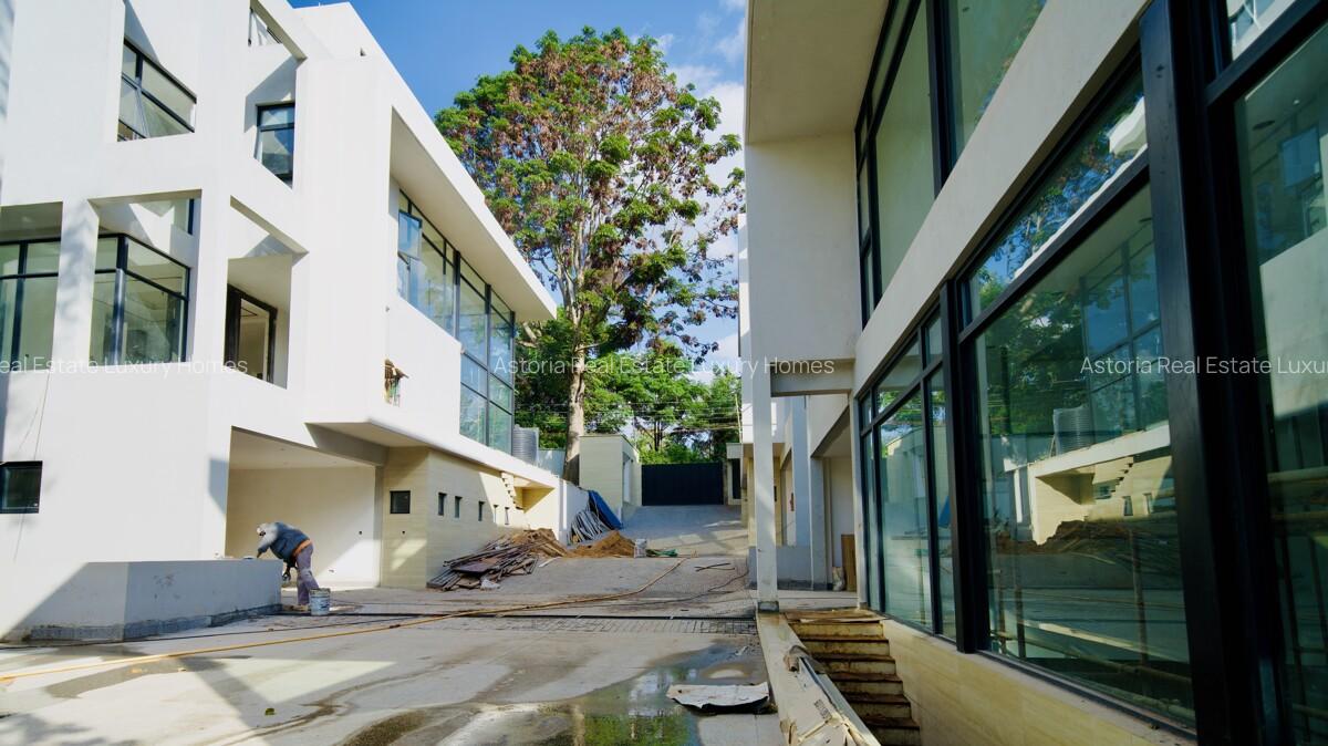 5 Bed Villa with En Suite at 2026-187 * 11.07 - 14