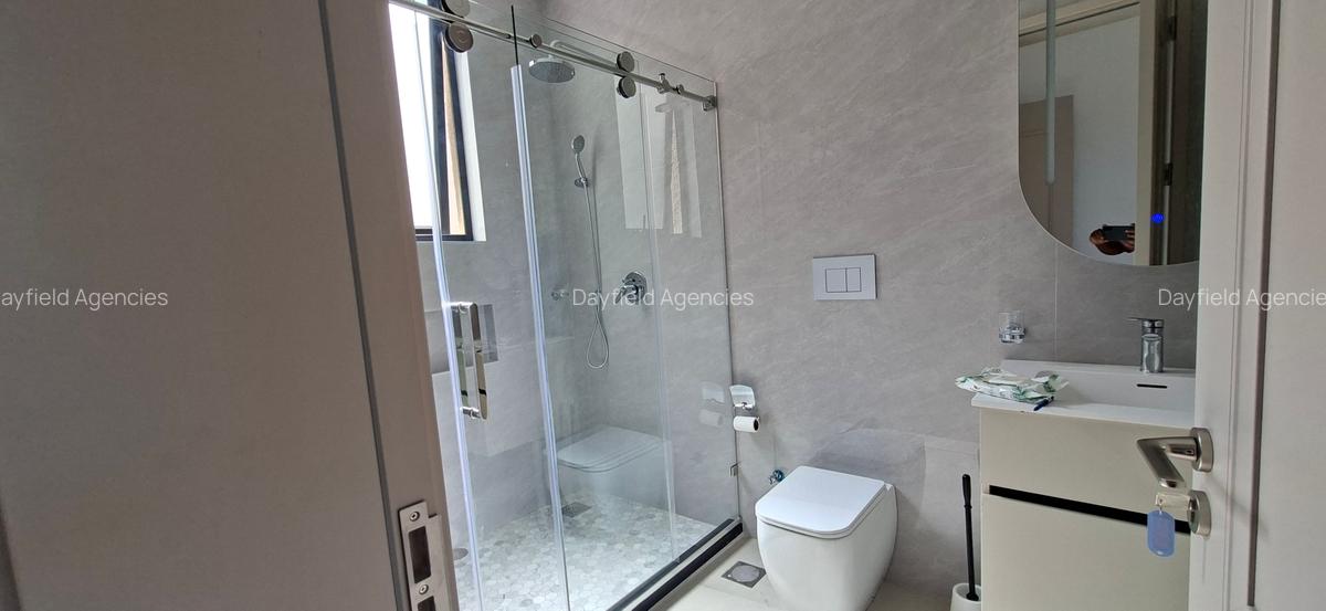 5 Bed House with En Suite in Lavington - 12