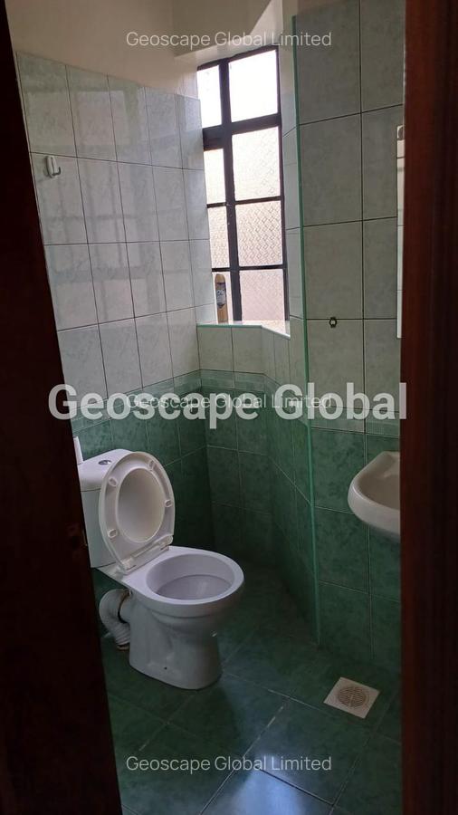 5 Bed House with En Suite in Runda - 8