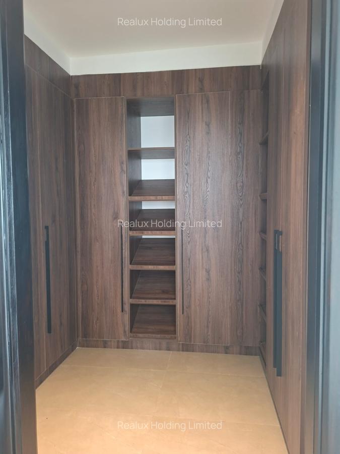 5 Bed Apartment with En Suite in Riverside - 5