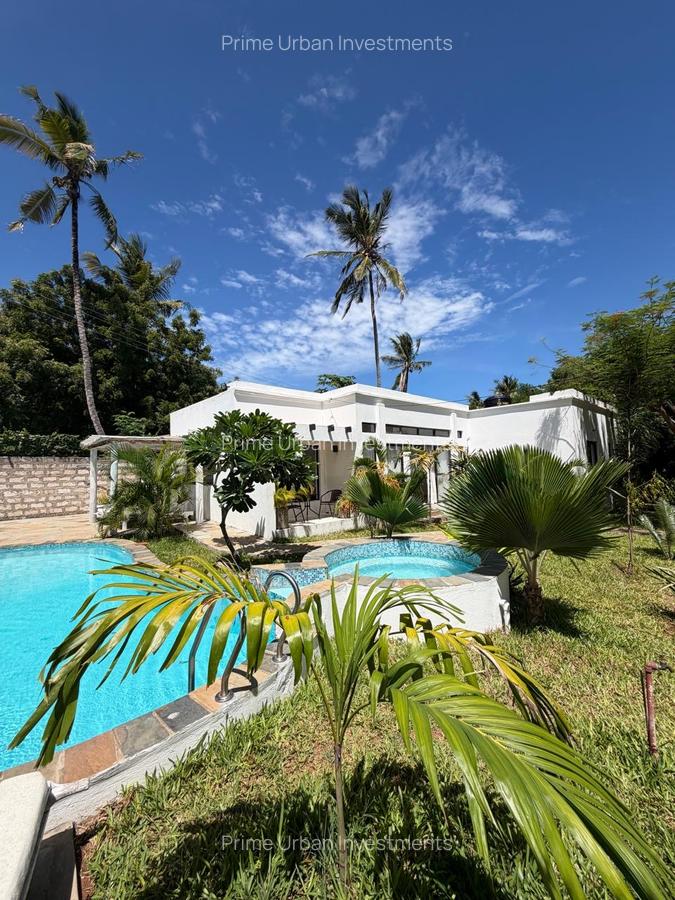 4 Bed House with En Suite at Watamu Beach - 6