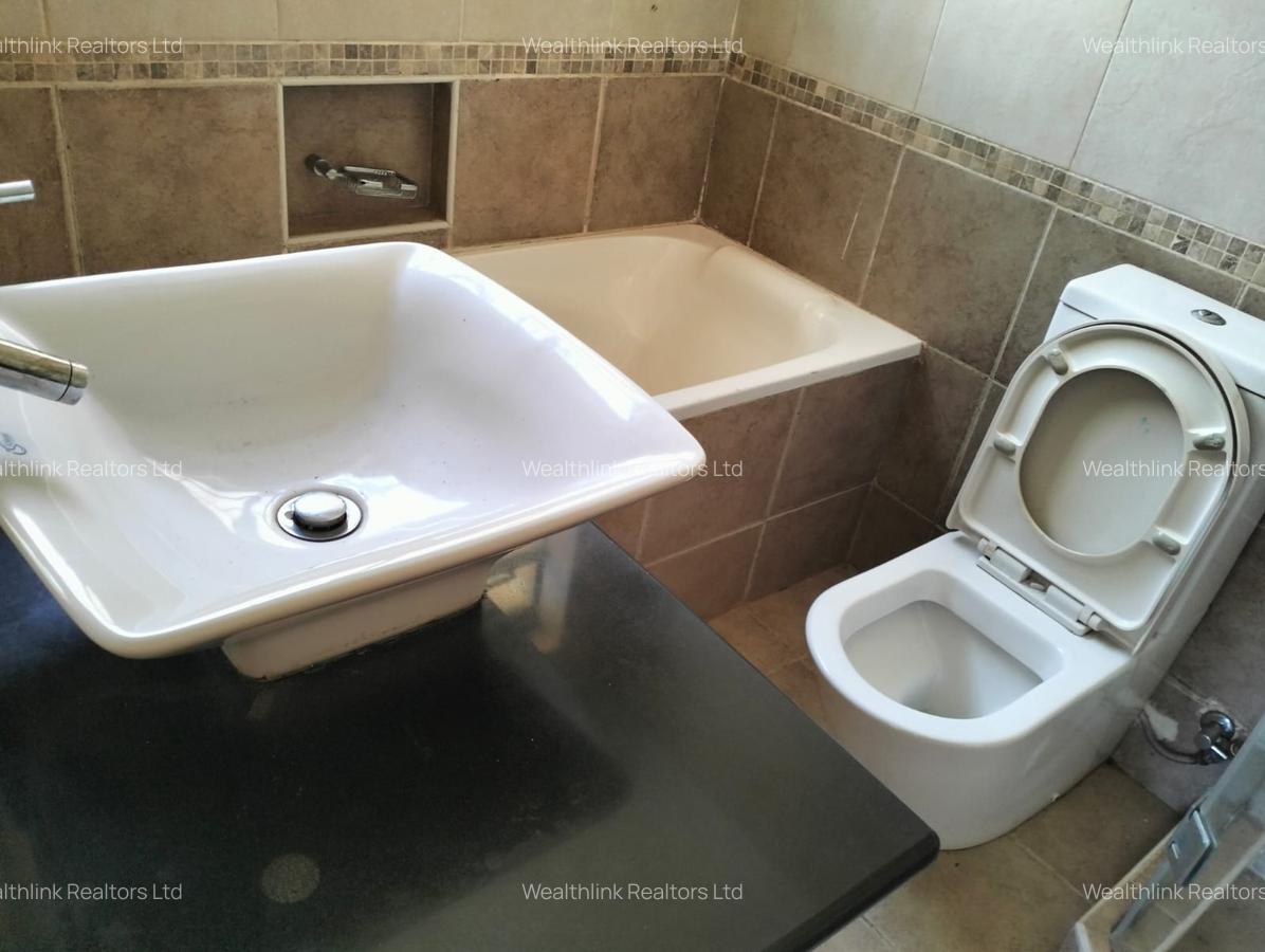 5 Bed Townhouse with En Suite at Lavington - 13