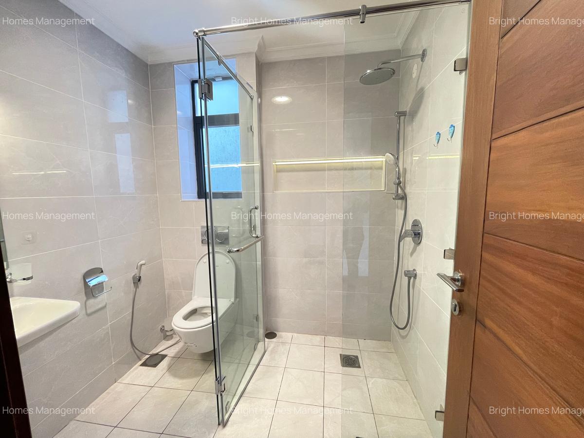 4 Bed Townhouse with En Suite in Lavington - 9