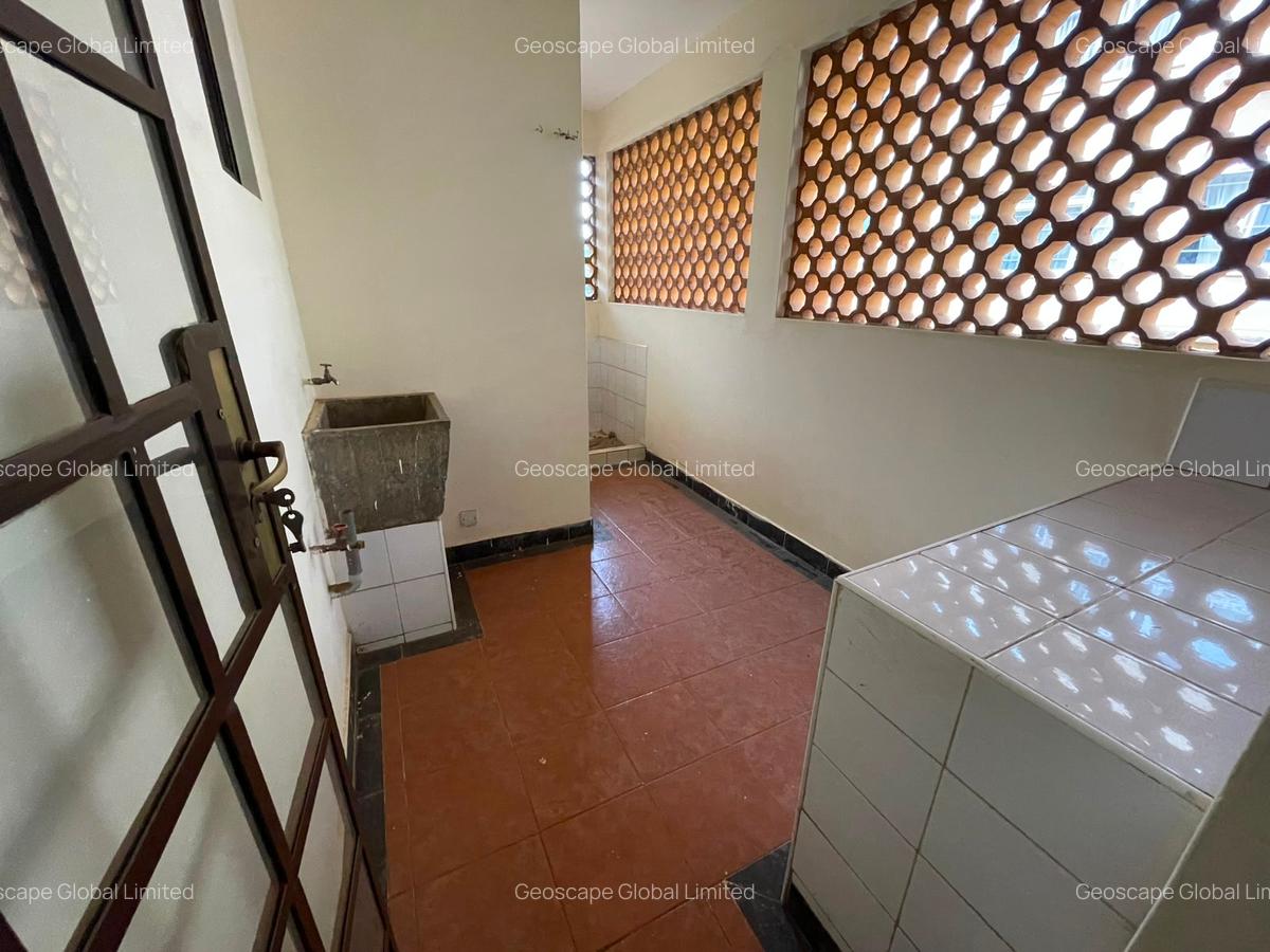 3 Bed Apartment with En Suite in Brookside - 10