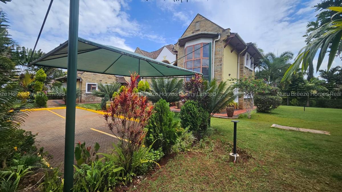 5 Bed House with En Suite in Runda - 11