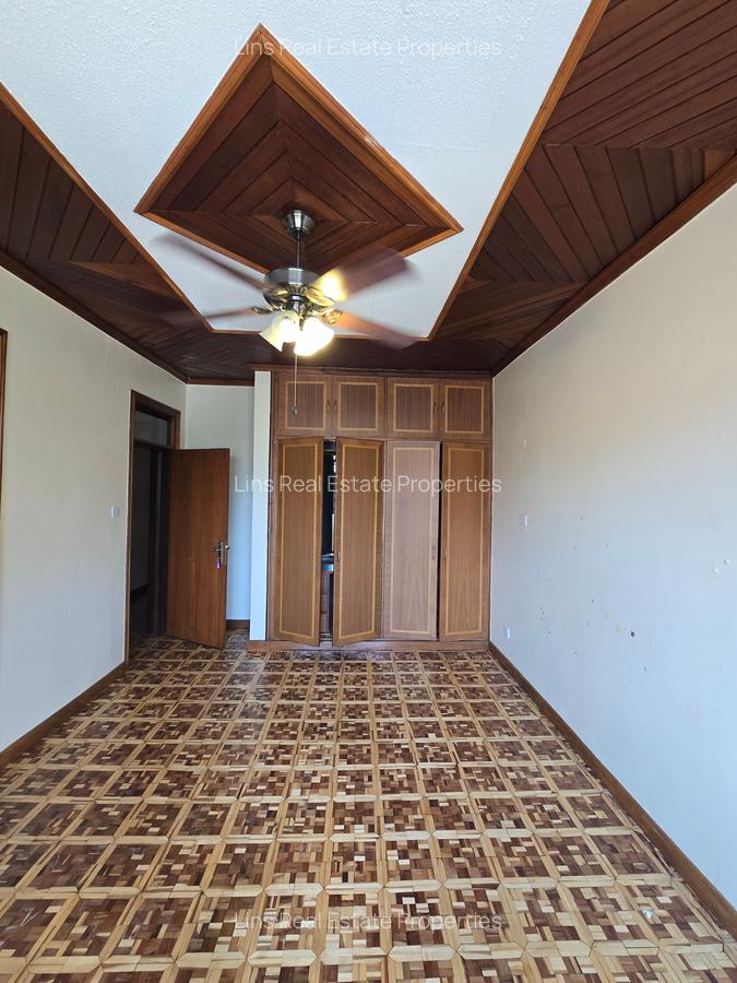 5 Bed House with En Suite in Runda - 8