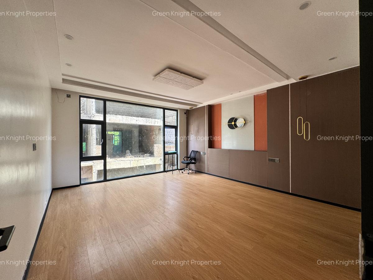 5 Bed Townhouse with En Suite in Lavington - 5