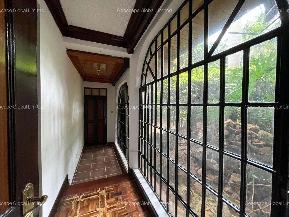 5 Bed House with En Suite in Runda - 12
