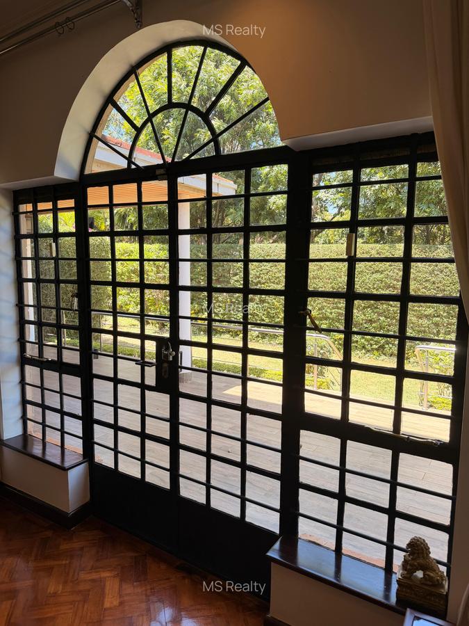5 Bed Townhouse with En Suite in Westlands Area - 13