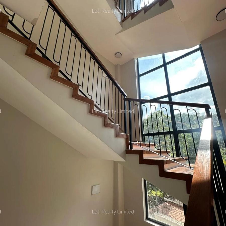 5 Bed Townhouse with En Suite in Lavington - 10