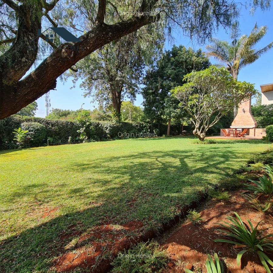 4 Bed House with En Suite at Lavington - 1