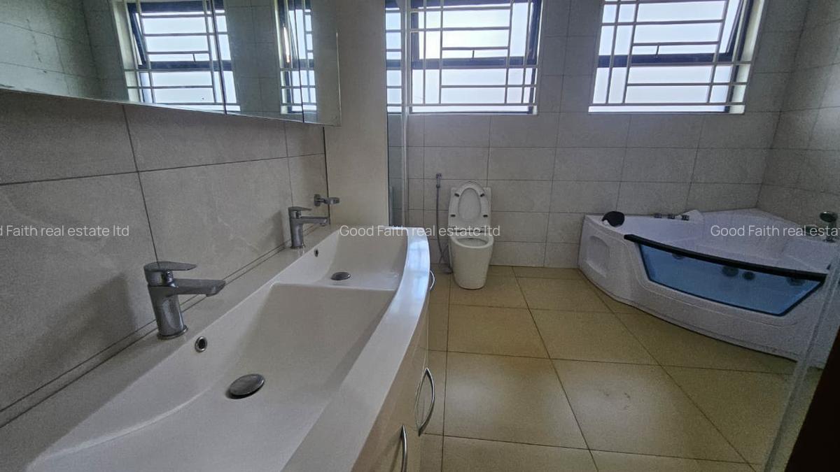 4 Bed Villa with En Suite in Kiambu Road - 12