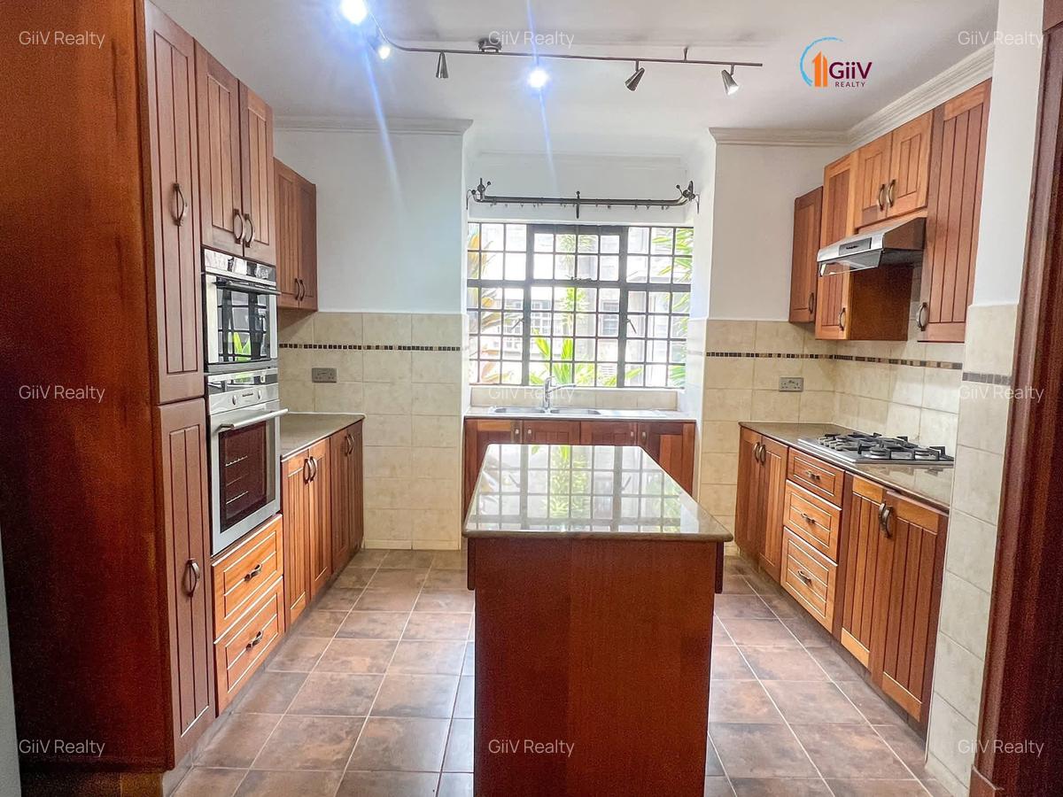4 Bed Townhouse with En Suite in Spring Valley - 15