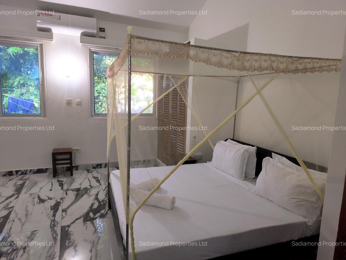 4 Bed House with En Suite at Serena Road - 4