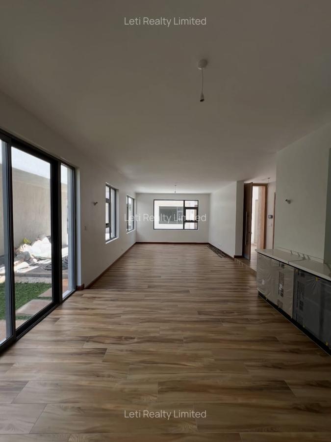 6 Bed Townhouse with En Suite in Lavington - 3