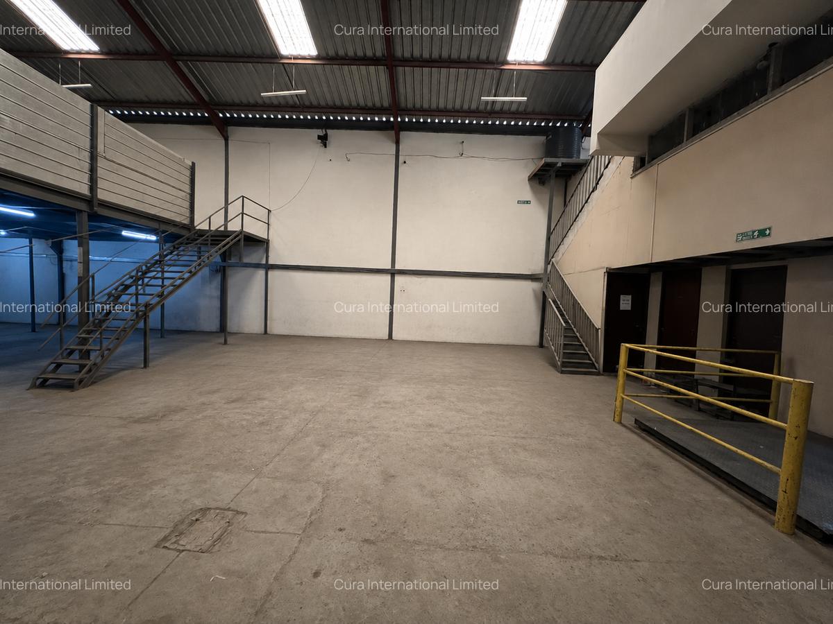 10,652 ft² Warehouse in Industrial Area - 4