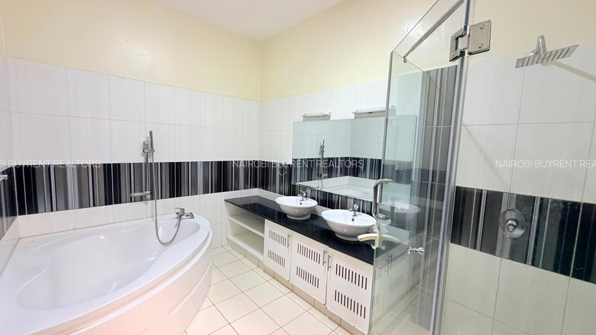 4 Bed Apartment with En Suite in Westlands Area - 16