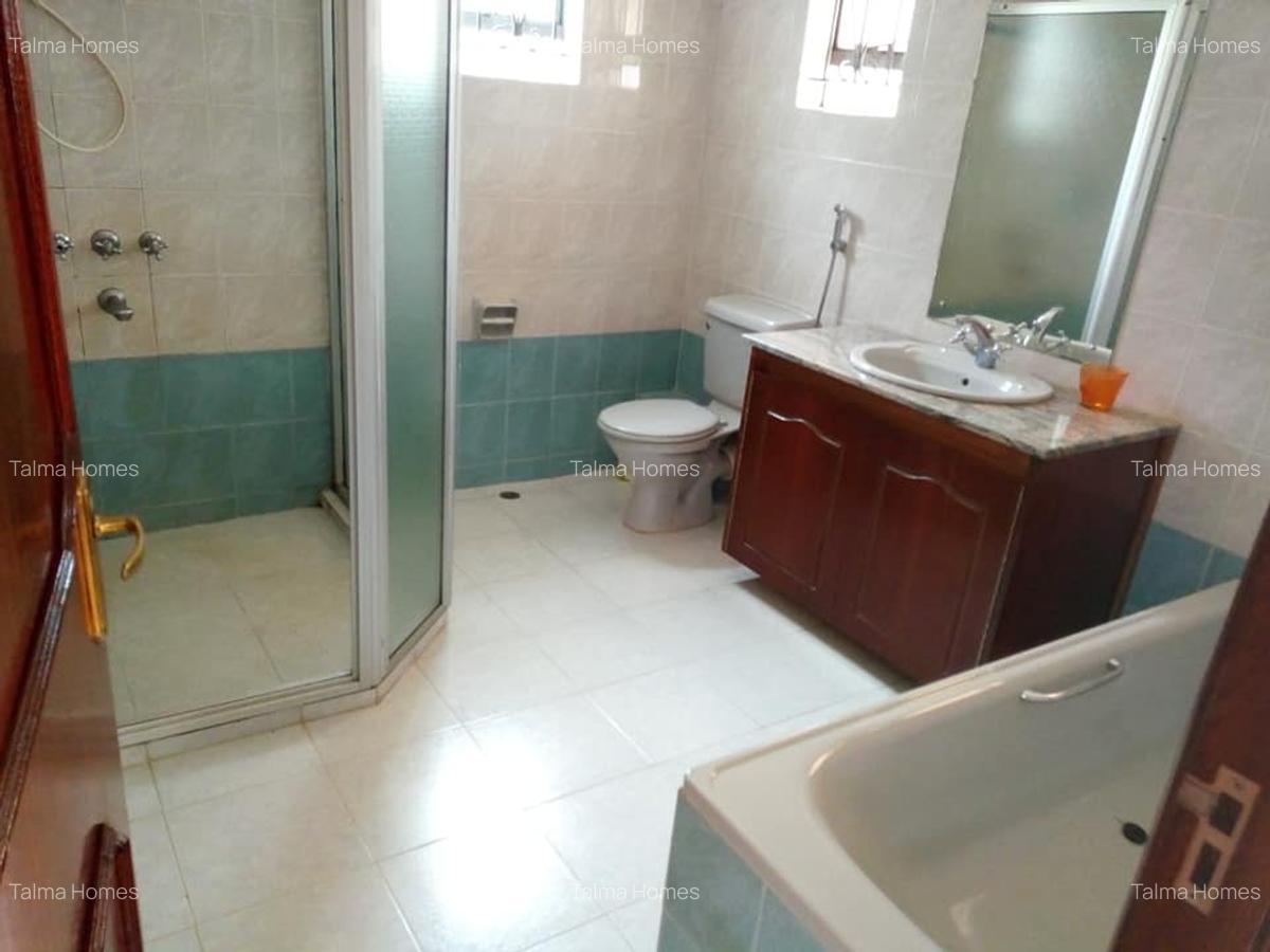 4 Bed Townhouse with En Suite at Lavington Green - 15
