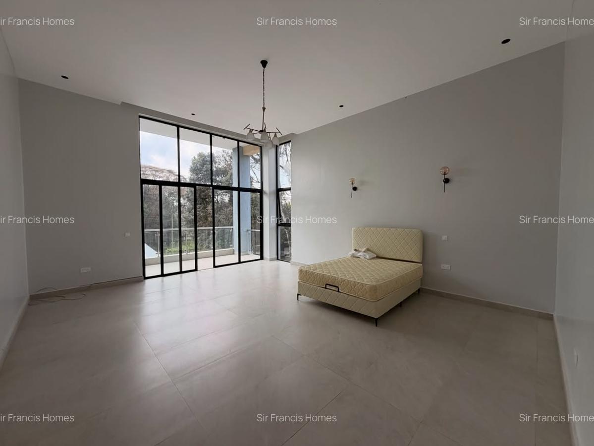 5 Bed Villa with En Suite at Tree Lane - 3
