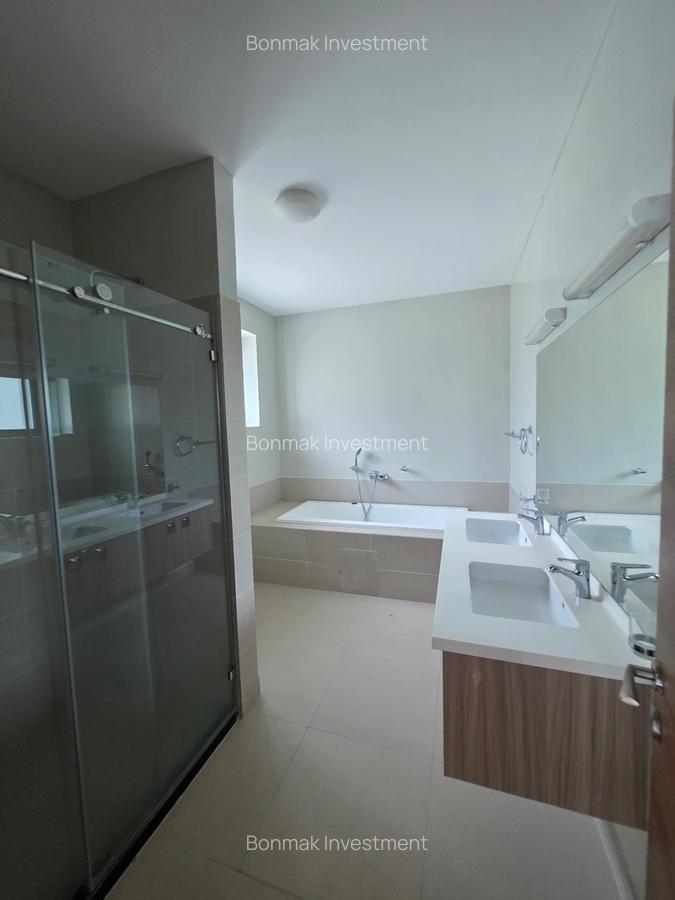 5 Bed Townhouse with En Suite at Lavington Green - 15