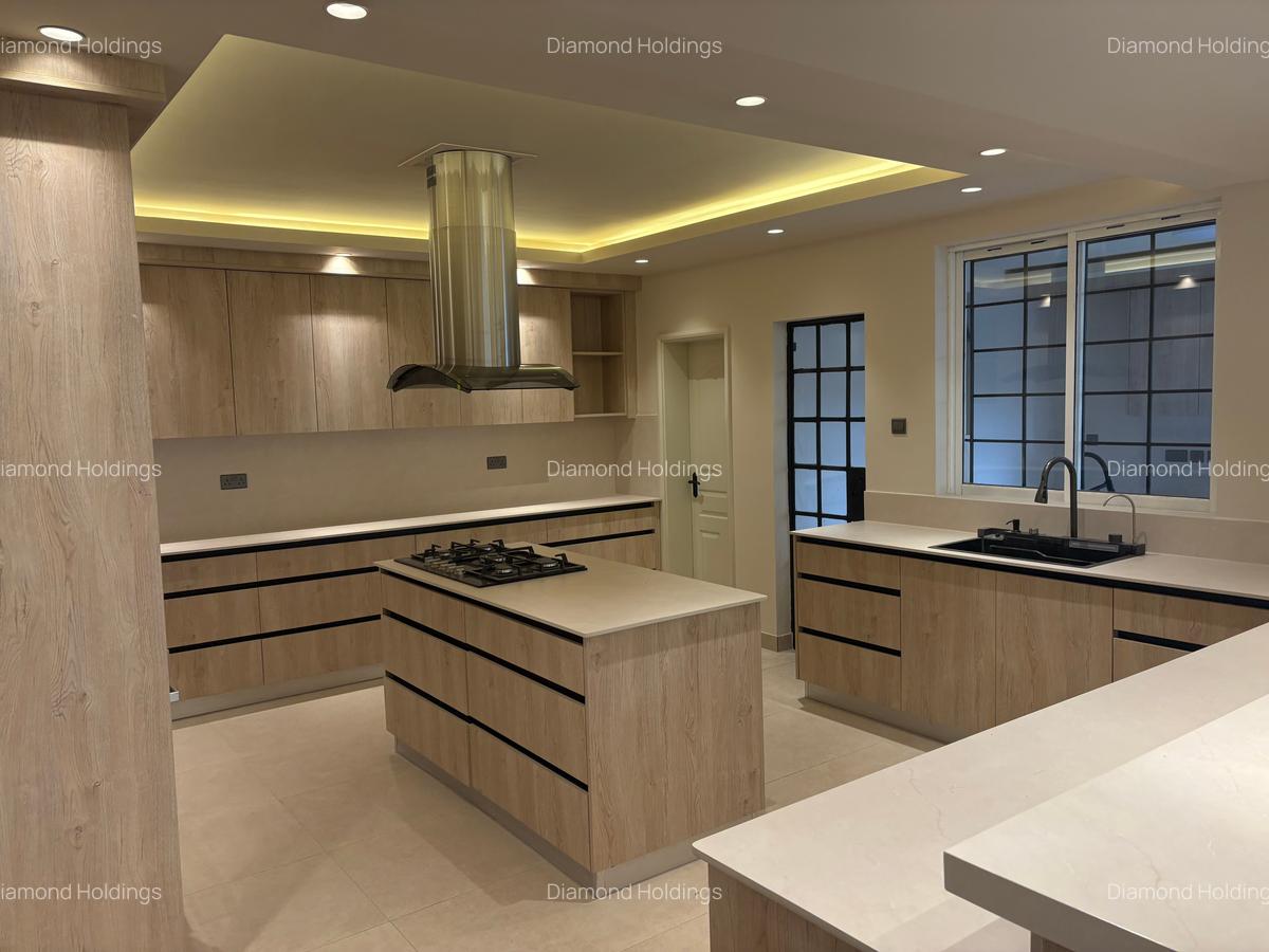 4 Bed Townhouse with En Suite in General Mathenge - 1