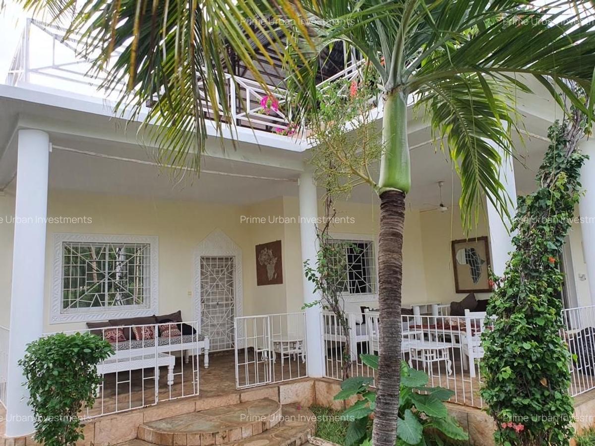 4 Bed House with En Suite in Malindi - 1